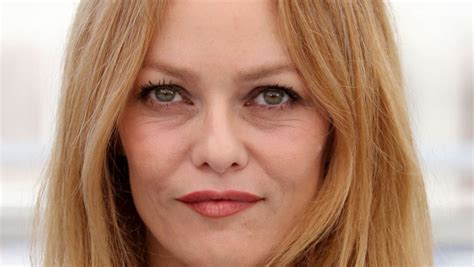 Vanessa Paradis mariage : retour sur sa divine et idyllique robe。